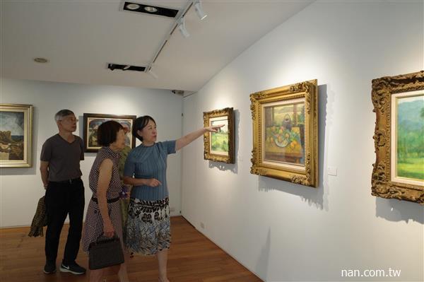 展場，龔玉葉收藏不少紀元畫會作品